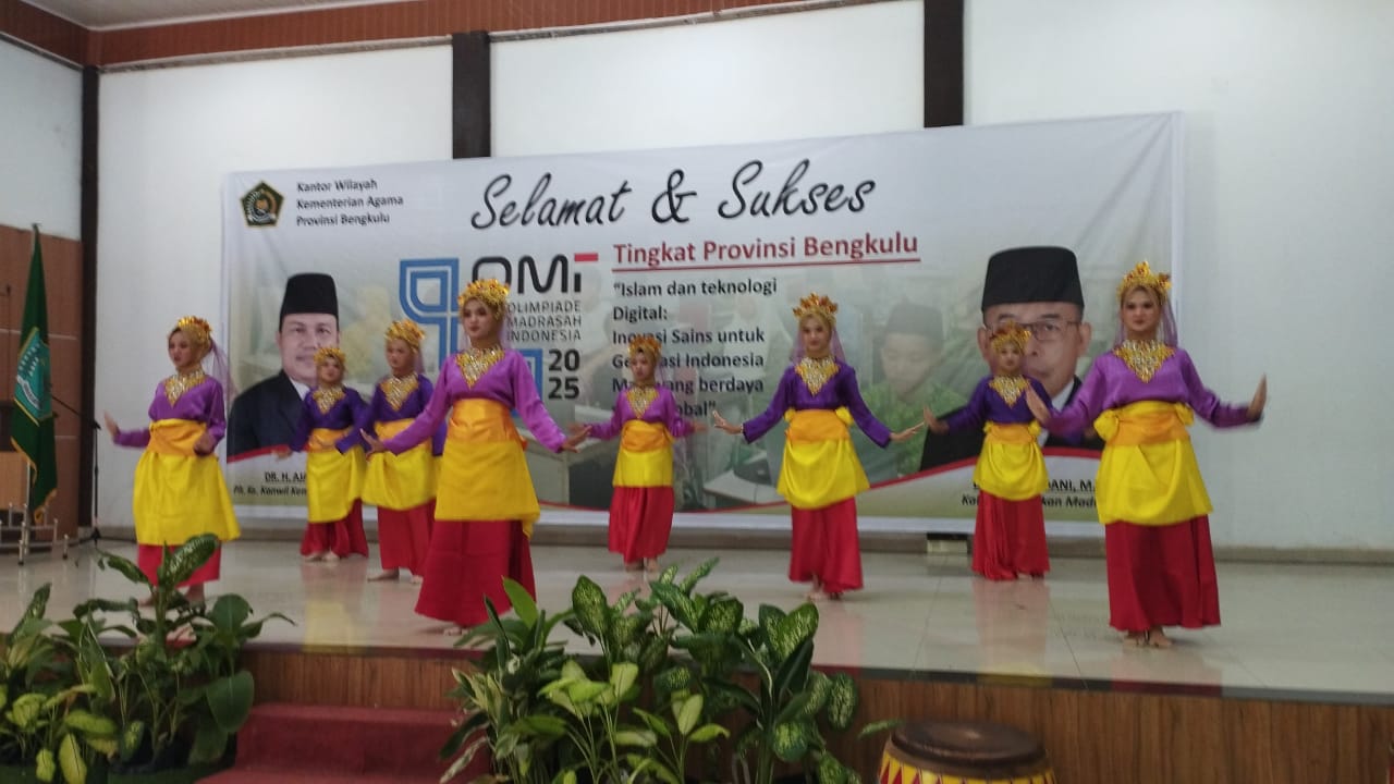 Tampil Memukau, Tim Tari MTsN 1 Meriahkan Pembukaan OMI Provinsi