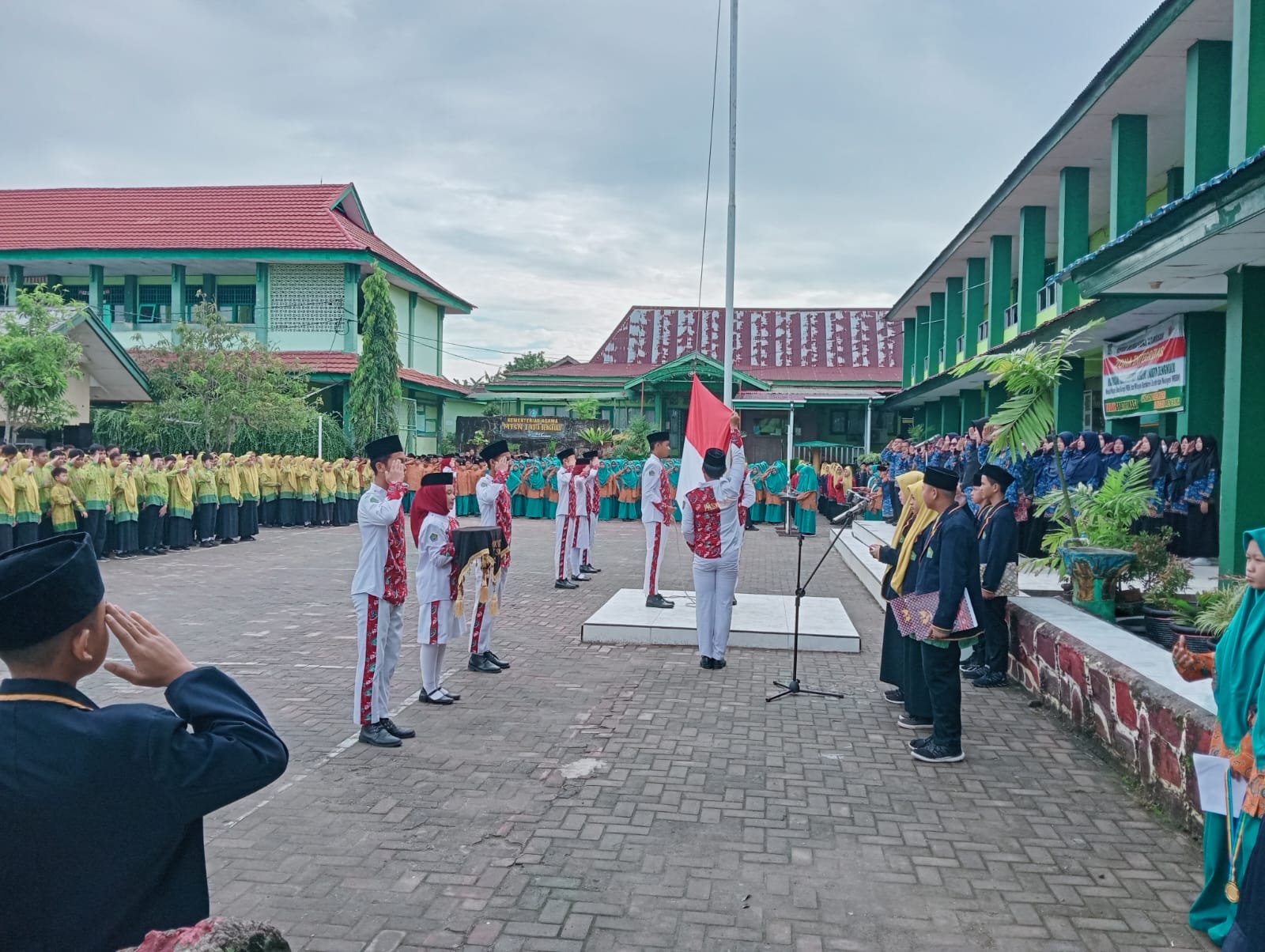 MTsN 1 KoBe Gelar Upacara Hari Kesaktian Pancasila 2025: Pancasila Perekat Bangsa Menuju Indonesia Raya