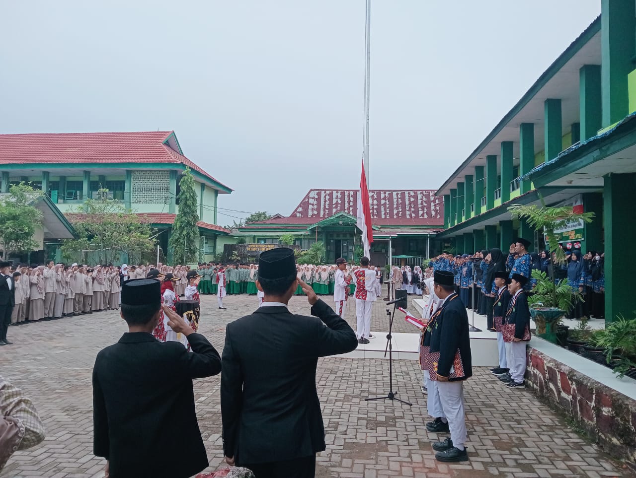 MTsN 1 Kota Bengkulu Gelar Upacara Hari Sumpah Pemuda: Pemuda Pemudi Bergerak, Indonesia Bersatu