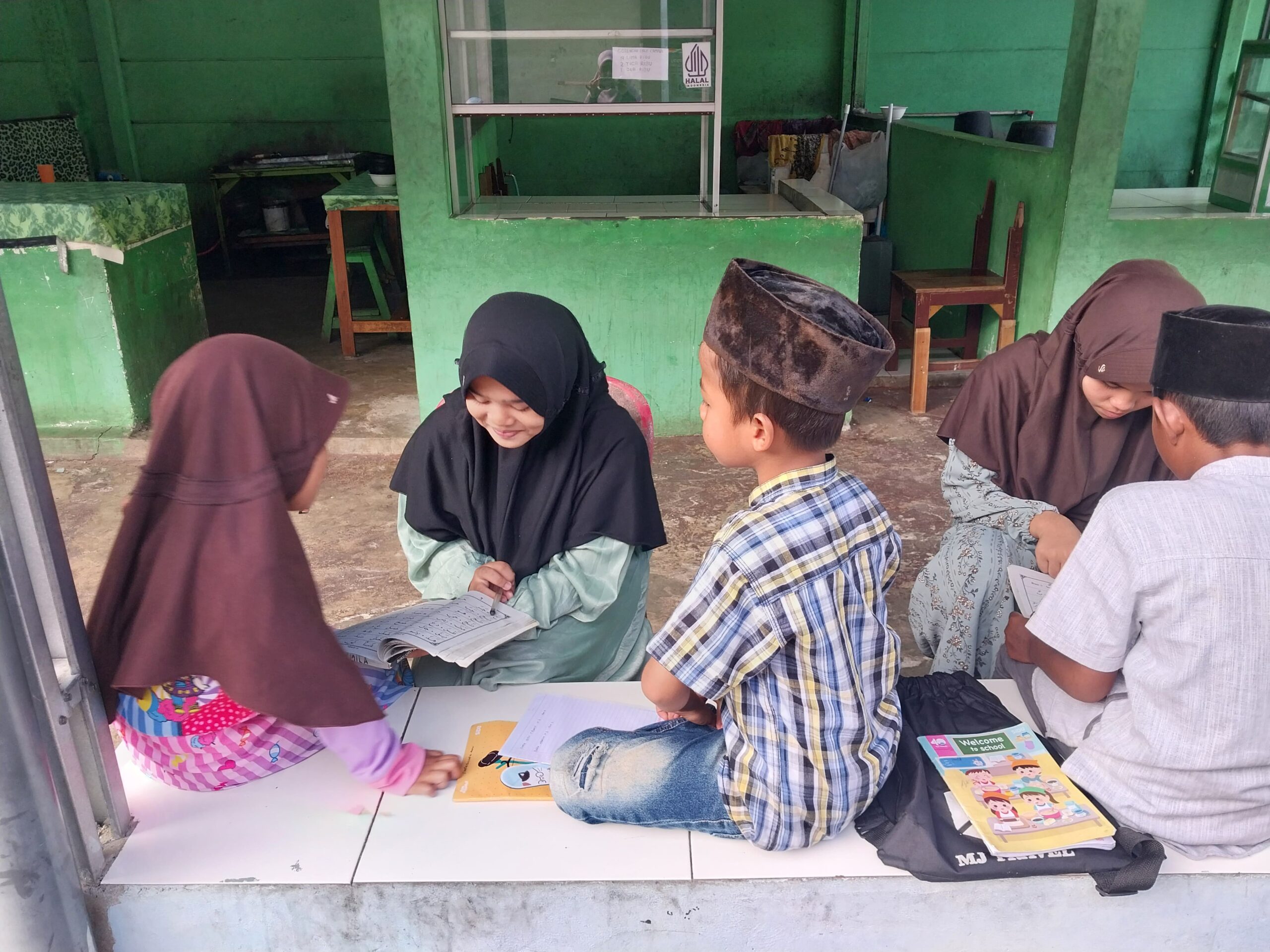 Gerakan Literasi Qur’ani: Siswa Asrama MTsN 1 Kota Bengkulu Tebarkan Ilmu Al-Quran di Lingkungan Sekitar