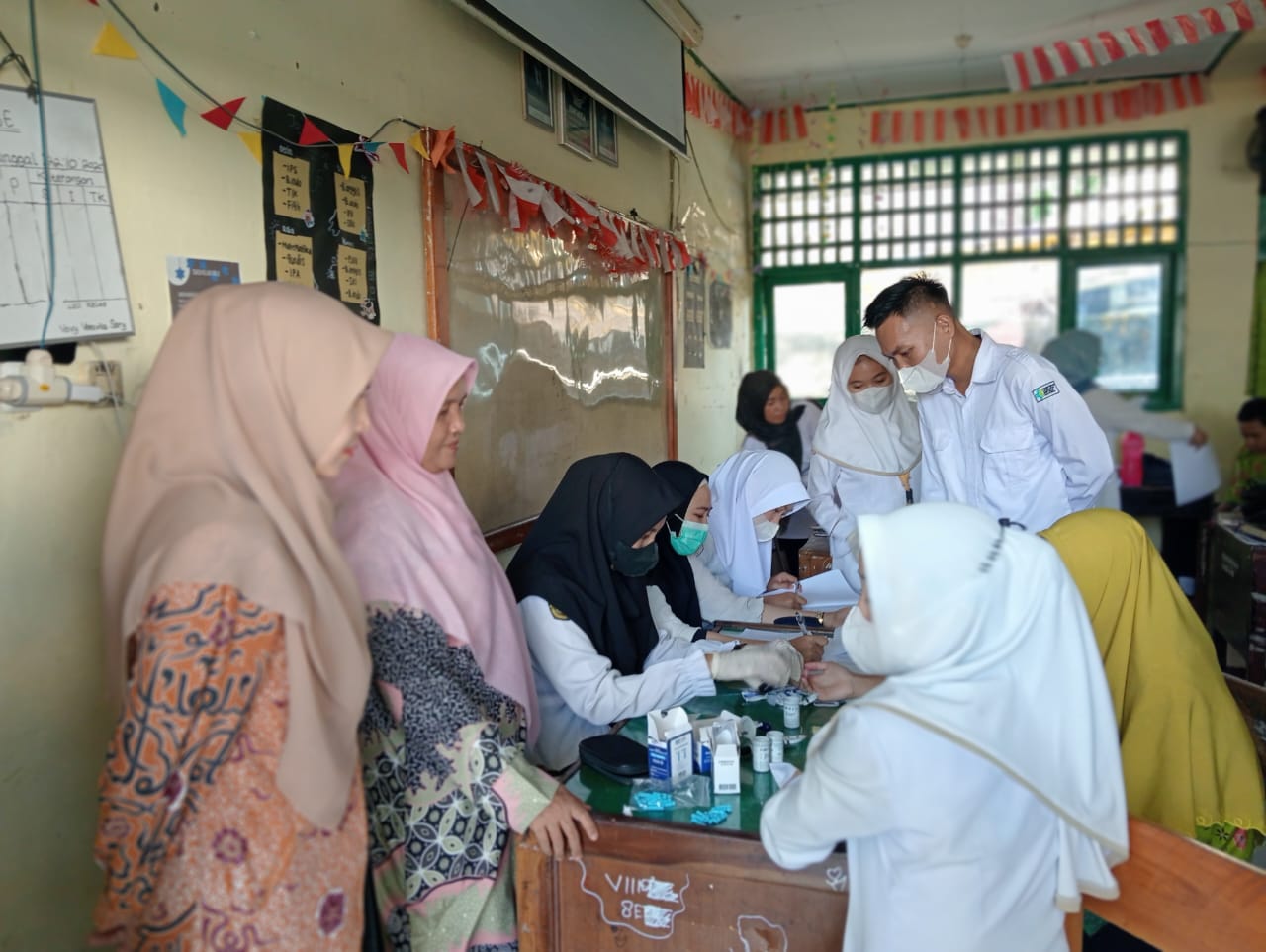 Program CKG: MTsN 1 Kota Bengkulu Lanjutkan Pemeriksaan Siswa Kelas VIII dan IX Bersama Puskesmas Jembatan Kecil