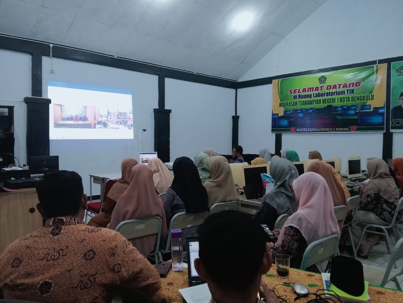 Tingkatkan Kinerja Pembangunan ZI: MTsN 1 Kota Bengkulu Gelar Sharing Session Virtual BersamaTim ZI Kemenag Kepahiang