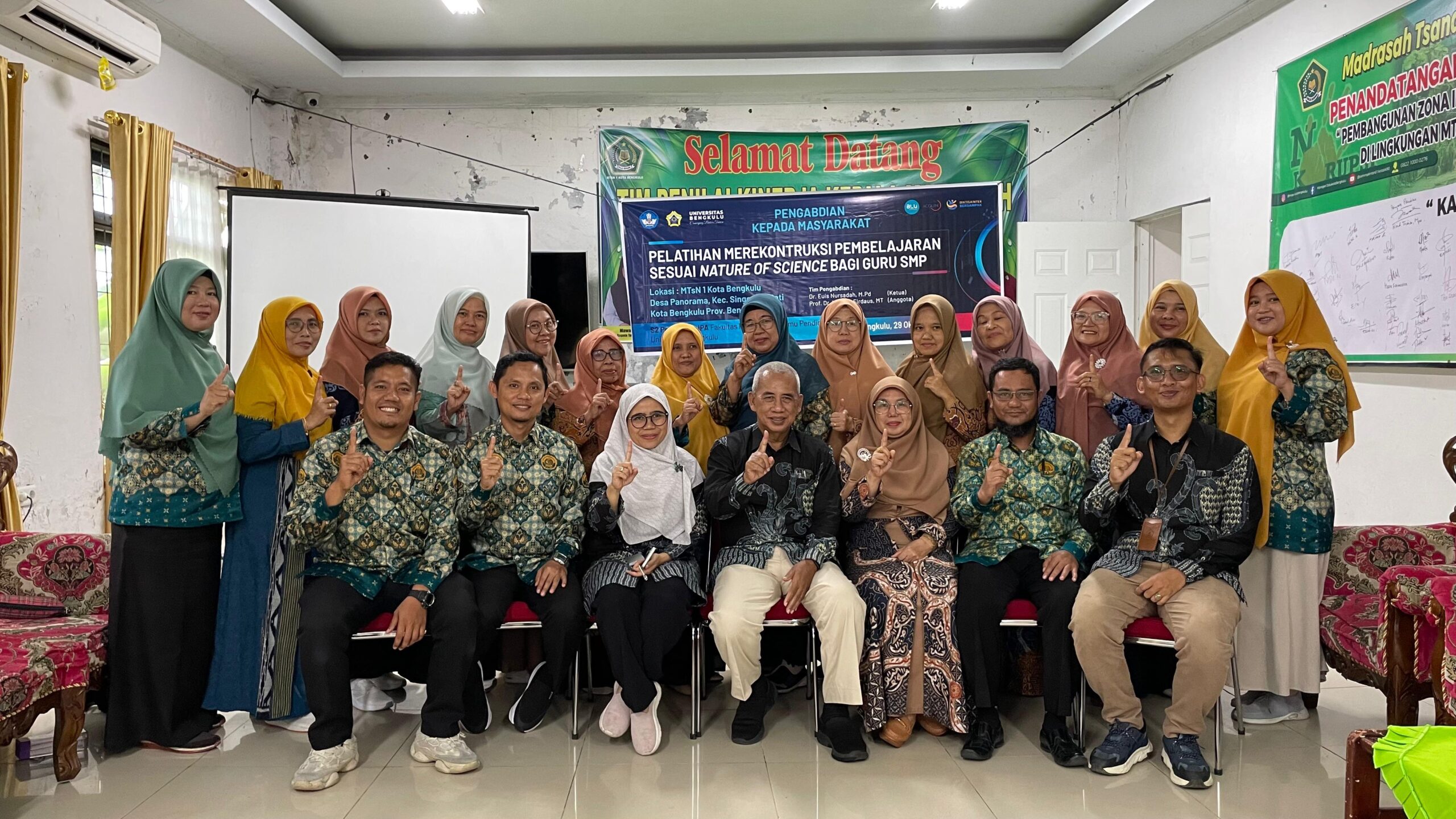 Guru dan Siswa MTsN 1 Kota Bengkulu Antusias Ikuti Pelatihan (Pengabdian Kepada Masyarakat) dari S2 Pendidikan IPA Universitas Bengkulu