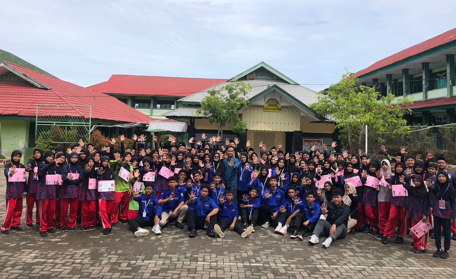MTsN 1 Kota Bengkulu Kukuhkan Anggota SANS dan Canangkan Kader Kawasan Tanpa Rokok