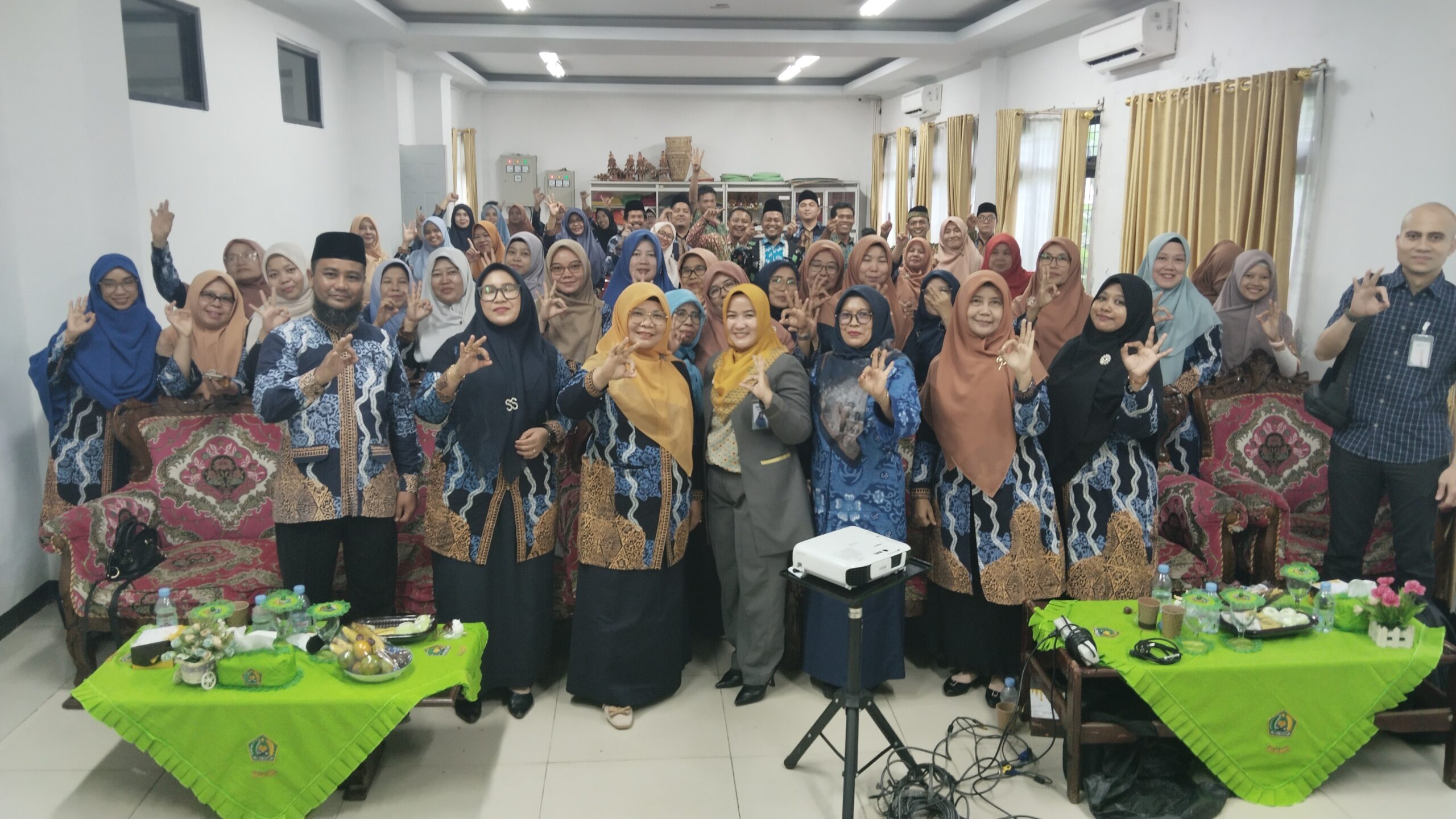 Tingkatkan Mutu Pelayanan: MTsN 1 Kota Bengkulu Gelar Pelatihan Service Excellent Bersama Bank BSI