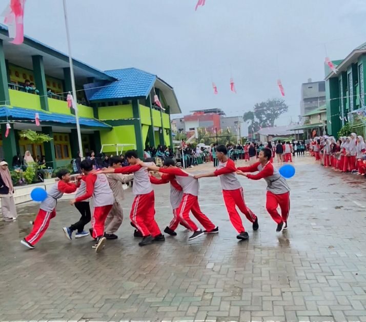 Semarak HAB Ke-80: MTsN 1 Kota Bengkulu Gelar Lomba Gembira untuk Siswa, Guru, dan Staf TU
