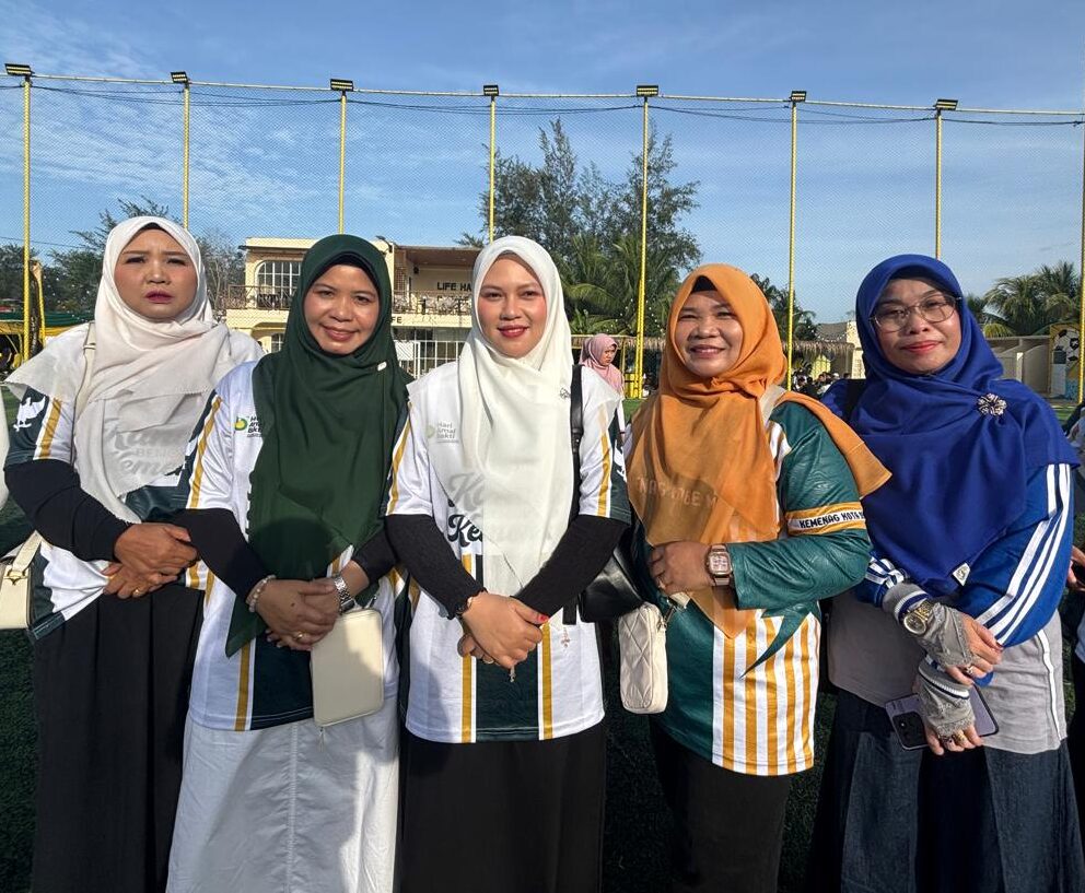 Ka. MTsN 1 Kota Bengkulu Hadiri Pembukaan Ternamen Mini Soccer HAB Kemenag  Ke-80 di Pantai Panjang