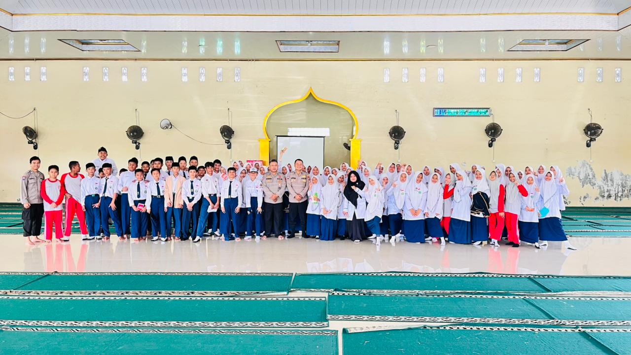 MTsN 1 Kota Bengkulu Terima Penyuluhan Polresta Bengkulu: Edukasi Keselamatan Berlalu Lintas Dan Anti Kenakalan Remaja