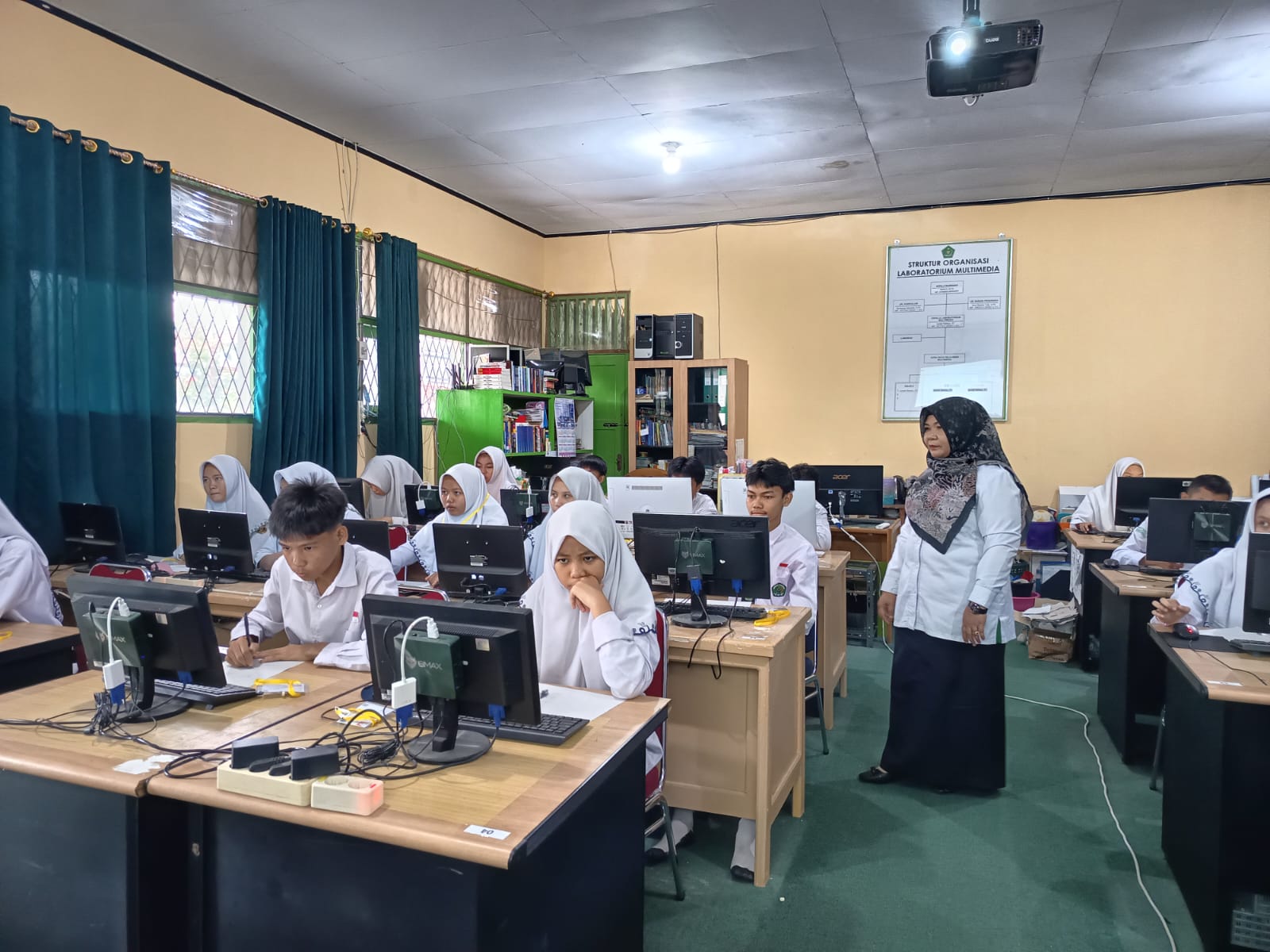 Persiapan TKA: Siswa Kelas IX MTsN 1 Kota Bengkulu Jalani Gladi Bersih di MAN 2 Bengkulu