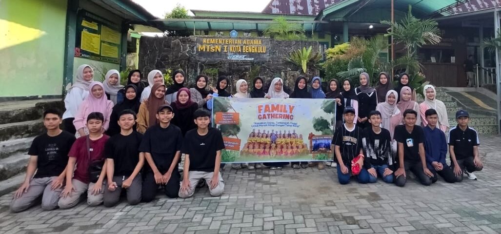 Siswa Kelas 9J MTsN 1 Kota Bengkulu Rayakan Kebersamaan Lewat Family Gathering di Villa Atifa