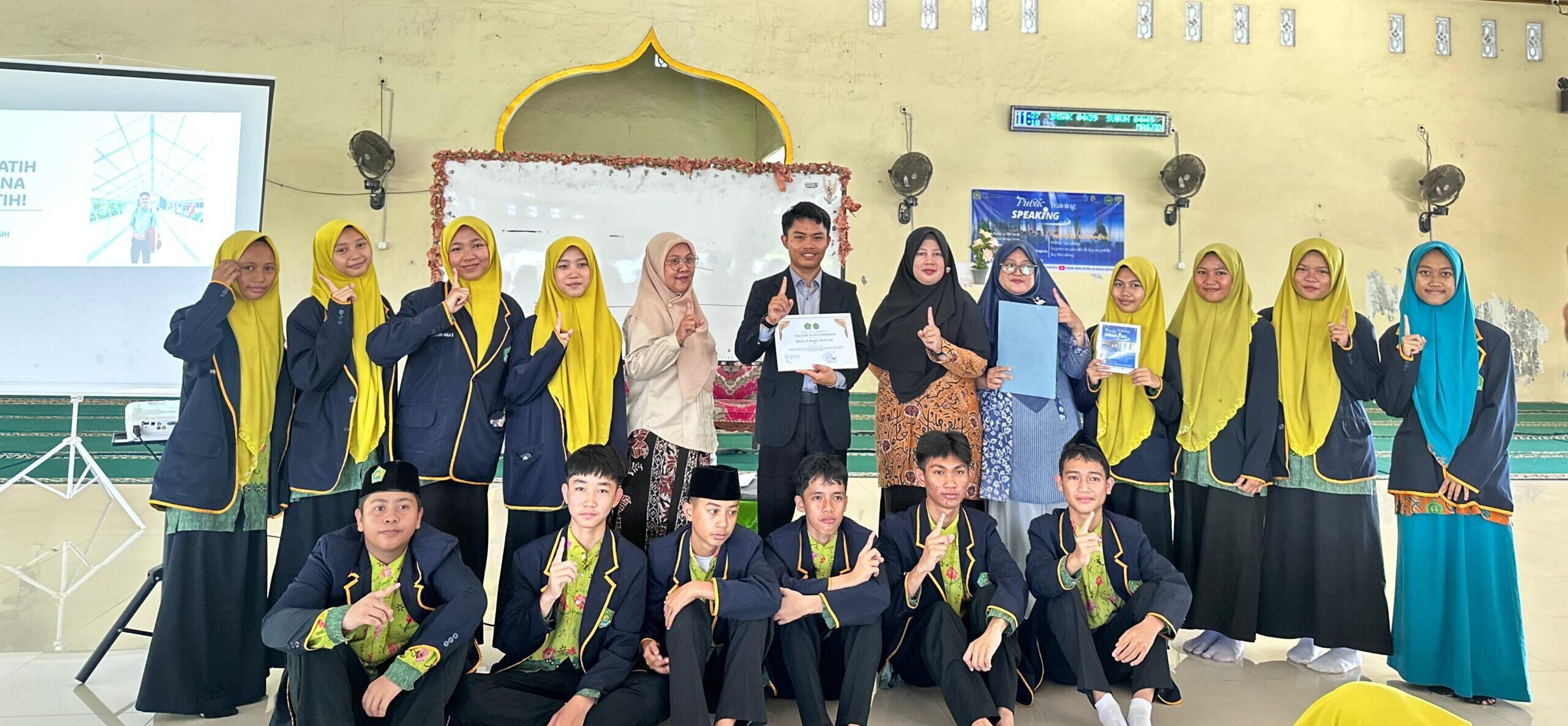 MTsN 1 Kota Bengkulu Gelar Pelatihan Public Speaking untuk Siswa: Hadirkan Juara Duta Bahasa Bengkulu