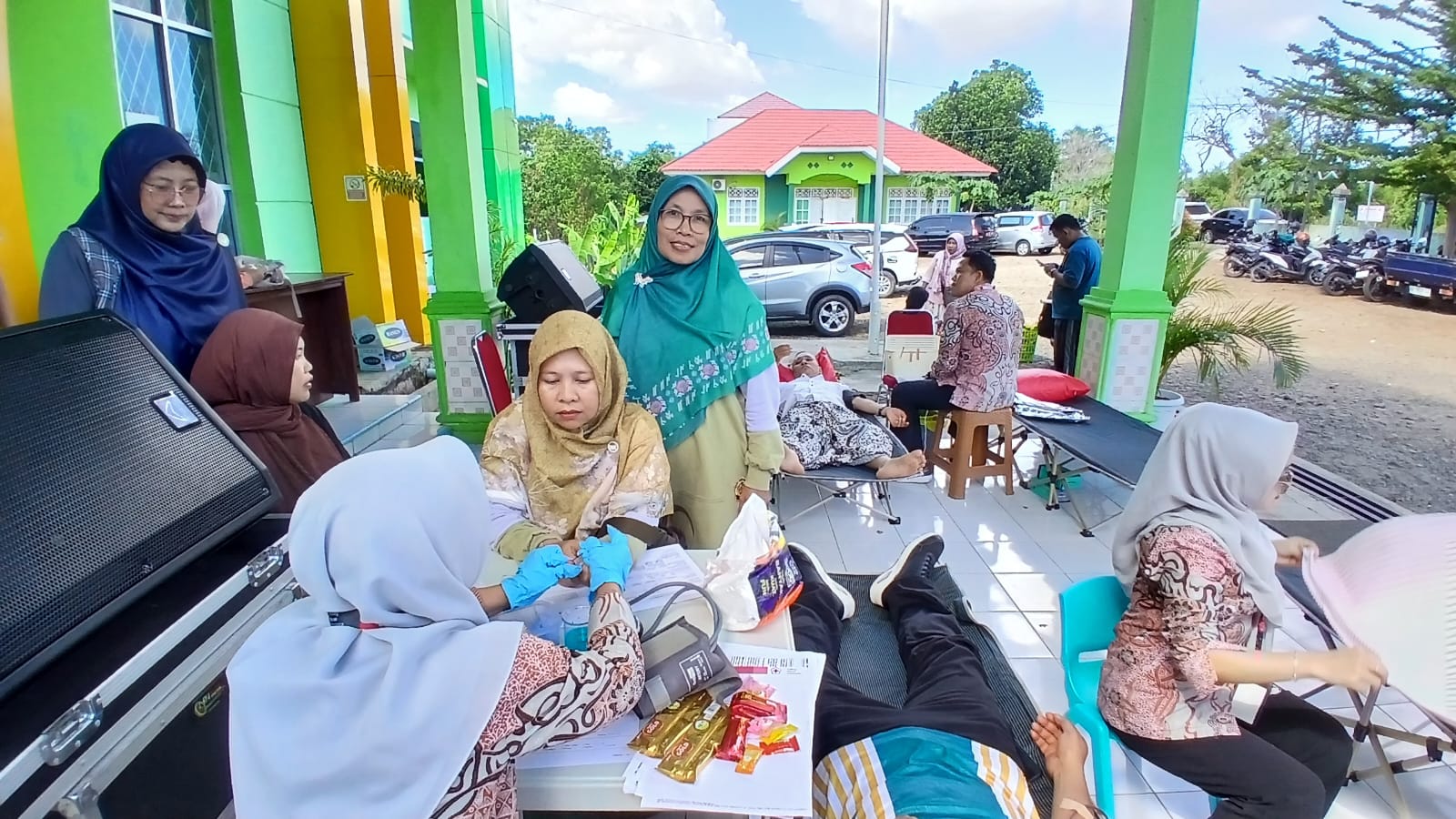 Wujud Kepedulian Sosial, Guru MTsN 1 Kota Bengkulu Ikuti Donor Darah pada Gebyar Tahun Baru Islam 1448 H