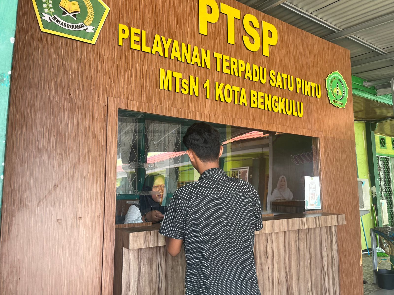 MTsN 1 Kota Bengkulu Mulai Daftar Ulang, Staf TU Siapkan Layanan Cepat dan Tertib