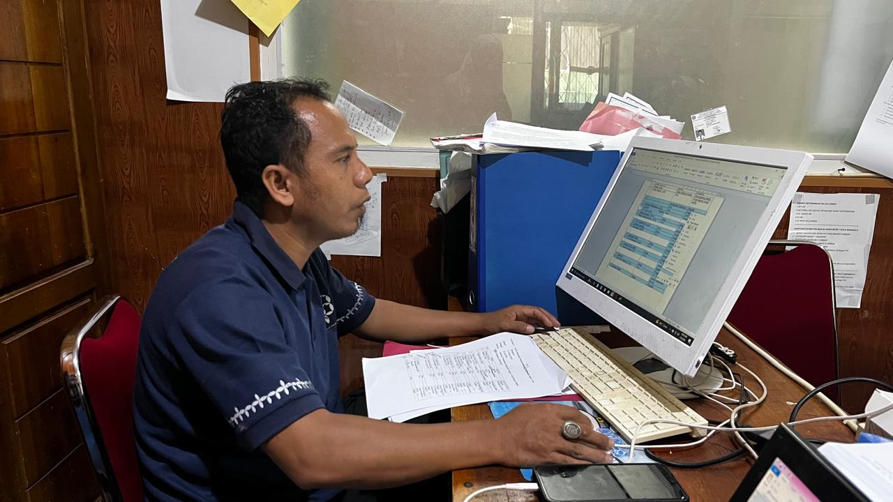 Jelang TP 2026/2027, Staf MTsN 1 Kota Bengkulu Rampungkan Penyusunan SK Madrasah