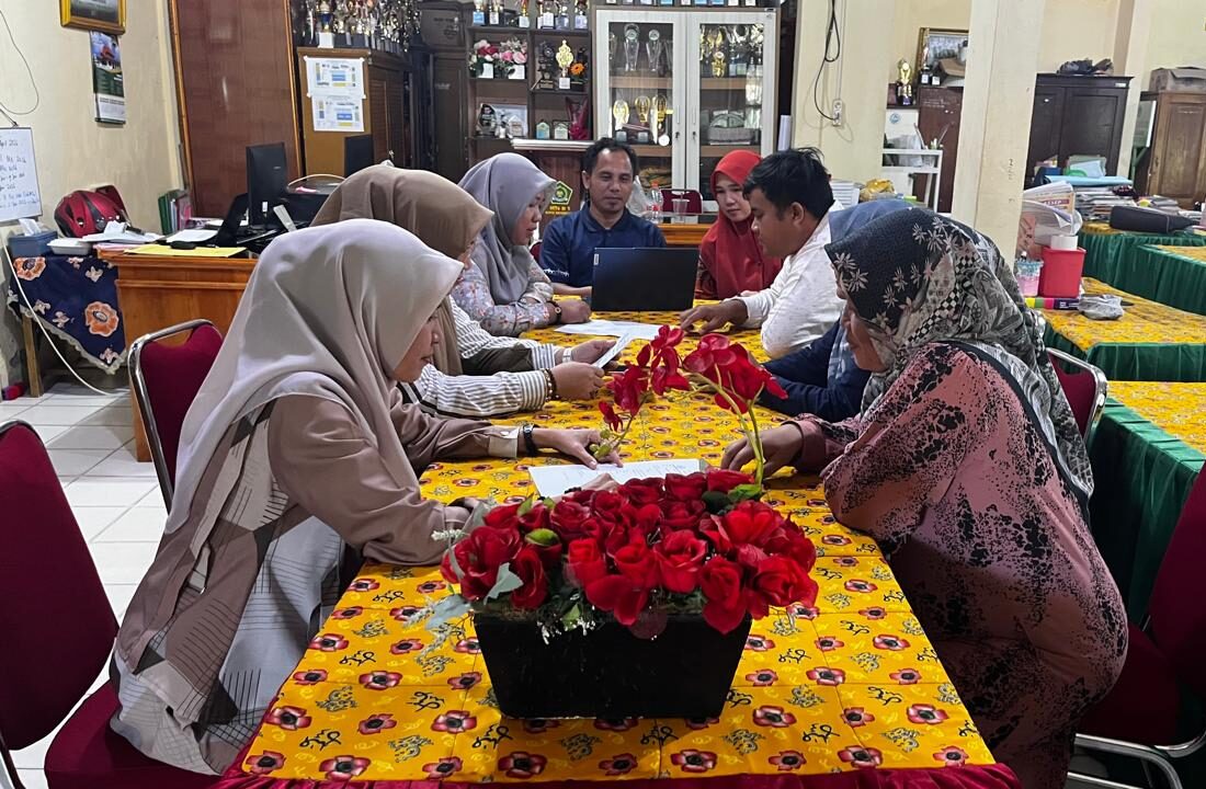 KaTU MTsN 1 Kota Bengkulu Ajak Staf TU Perkuat Kolaborasi melalui Koordinasi Kinerja