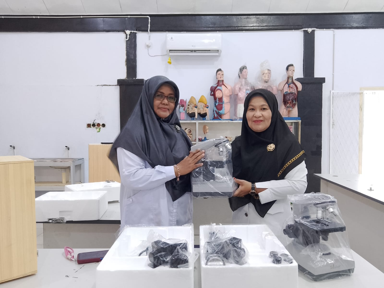 Tingkatkan Kualitas Praktikum, Laboratorium IPA MTsN 1 Kota Bengkulu Hadirkan Mikroskop Binokuler Baru