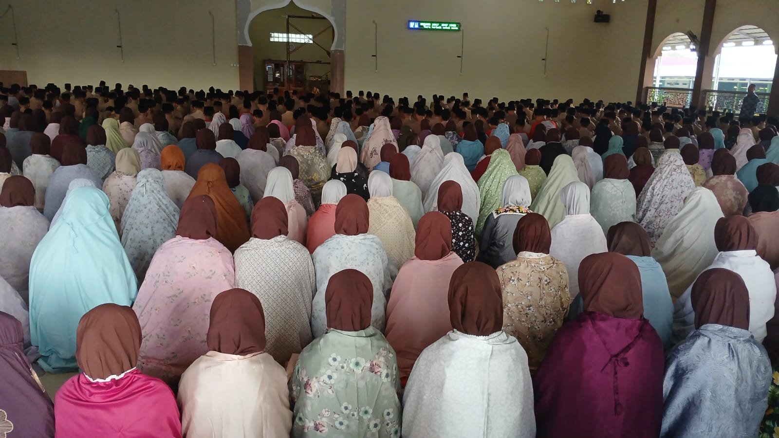 Shalat Dhuha Bersama Jadi Pembuka PBM di MTsN 1 Kota Bengkulu