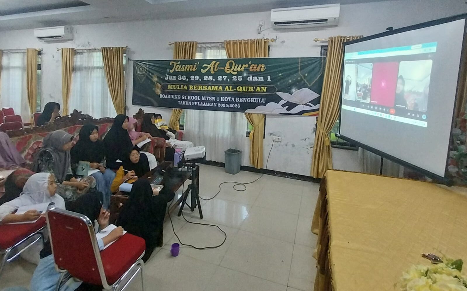 Kajian Fikih Wanita Santri Boarding MTsN 1 Kota Bengkulu Langsung dengan Pemateri dari Al-Azhar Mesir Melalui Zoom