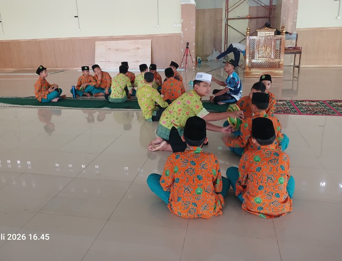 Latihan Ekstrakurikuler Hadroh MTsN 1 Kota Bengkulu Jadi Wadah Pengembangan Bakat dan Karakter Islami