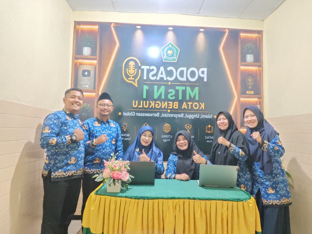Podcast Perdana MTsN 1 Kota Bengkulu Angkat Tema “Menebar Visi, Menembus Prestasi”