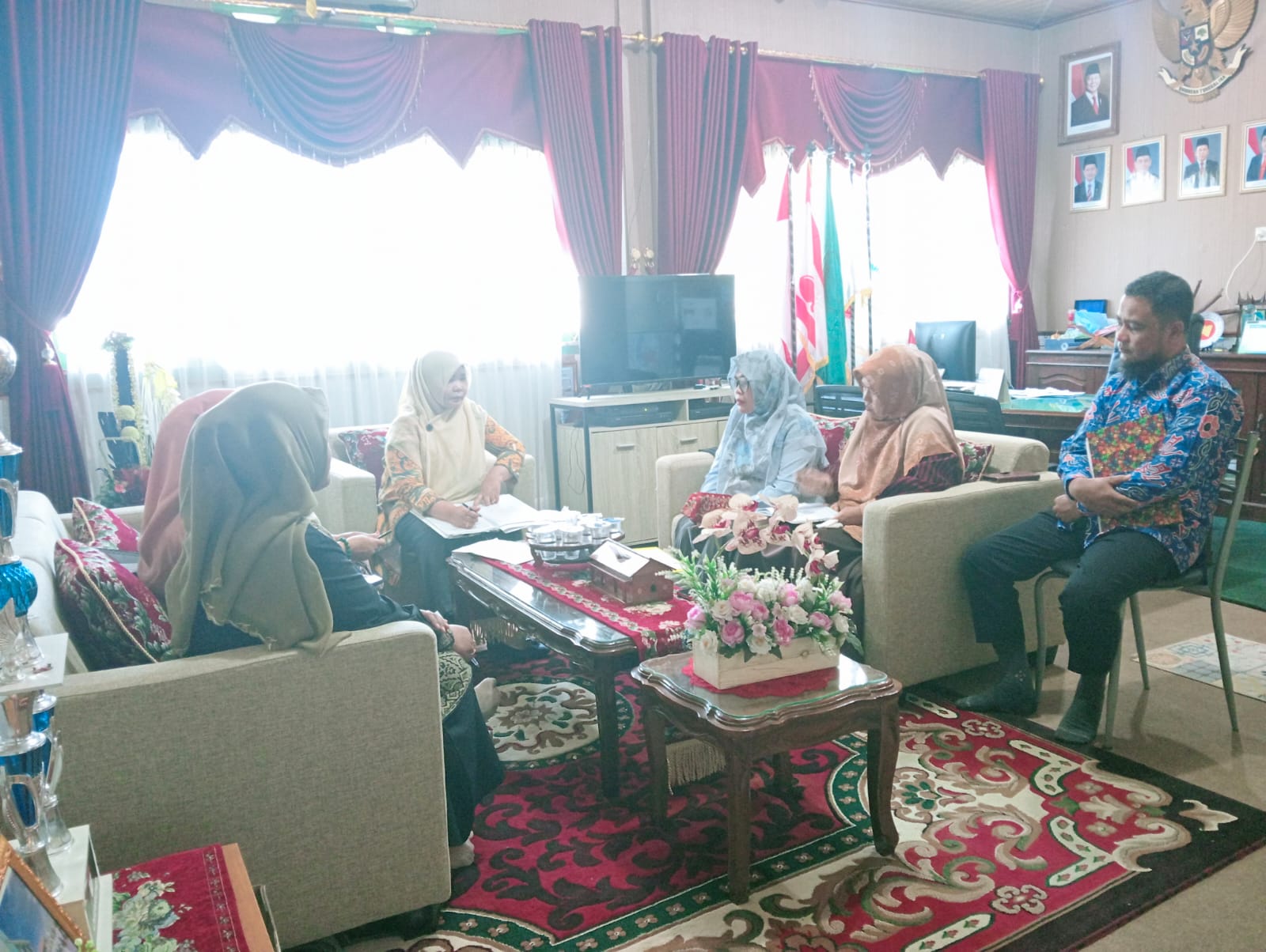 Jelang Pelaksanaan Pembimbingan Tahfiz dan Tahsin, Tim Tahfidz MTsN 1 Kota Bengkulu Gelar Rapat Bersama Kepala Madrasah