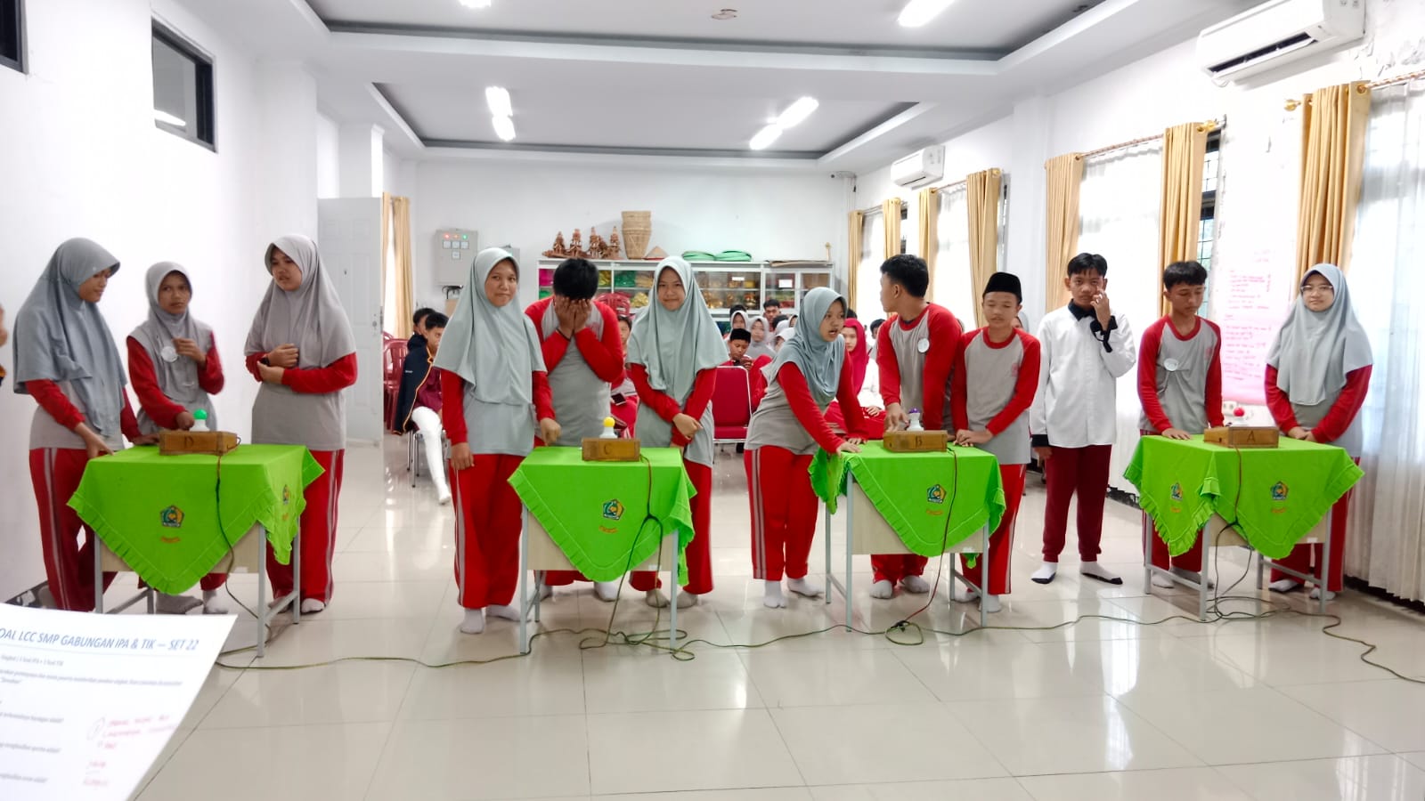 Meriahkan HUT RI ke-81, MTsN 1 Kota Bengkulu Gelar LCC Antar Siswa Kelas VII, VIII, dan IX