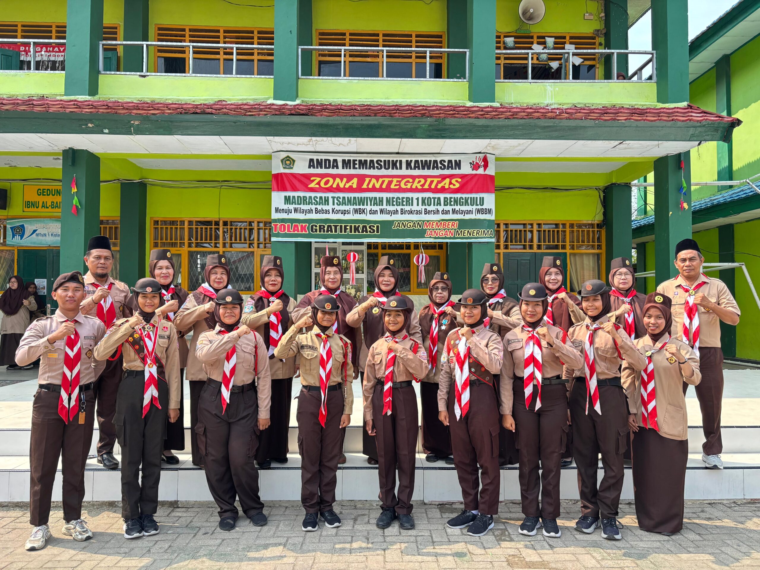 Kompak dan Bersemangat, Tim Pramuka MTsN 1 Kota Bengkulu Siap Hadapi Kemah Pramuka Madrasah