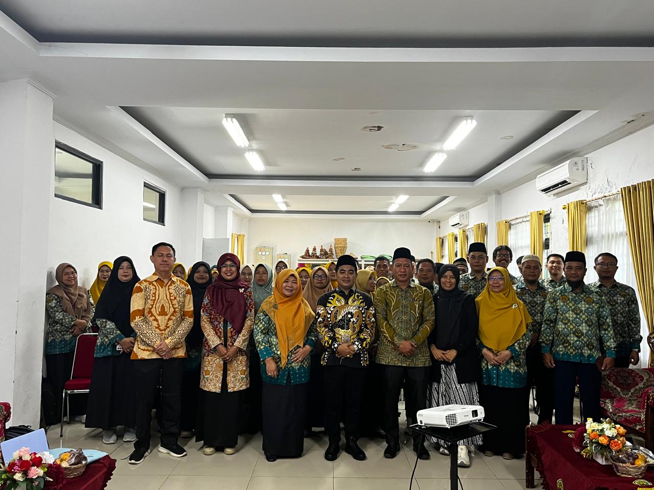 Tingkatkan Kompetensi Guru, MTsN 1 Kota Bengkulu Gelar Workshop Implementasi Deep Learning dan Insersi KBC dalam Pembelajaran