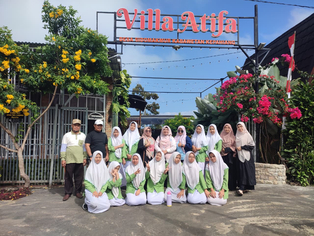 Dari Menanam hingga Memanen, Siswa Boarding MTsN 1 Kota Bengkulu Nikmati Hasil Outing Class di Villa Atifa
