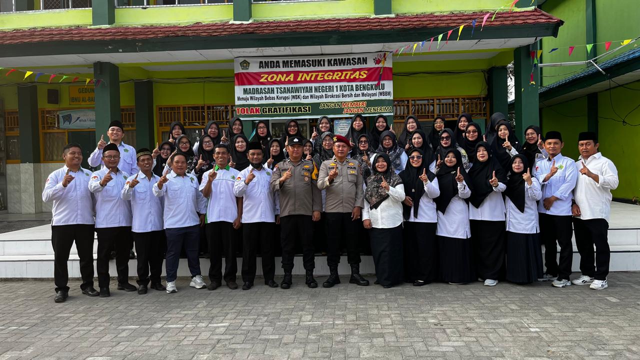 Sinergi Madrasah dan Kepolisian, Polsek Gading Cempaka Sampaikan Edukasi Kenakalan Remaja di MTsN 1 Kota Bengkulu