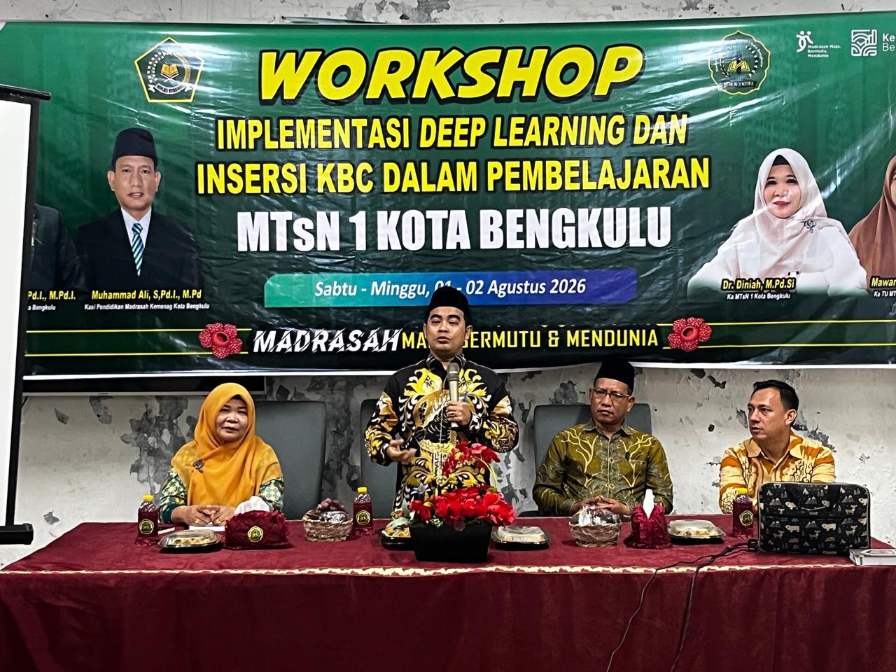 Hari Pertama Workshop Deep Learning dan Insersi KBC, Kakan Kemenag Kota Bengkulu Apresiasi Semangat Guru MTsN 1 Kota Bengkulu