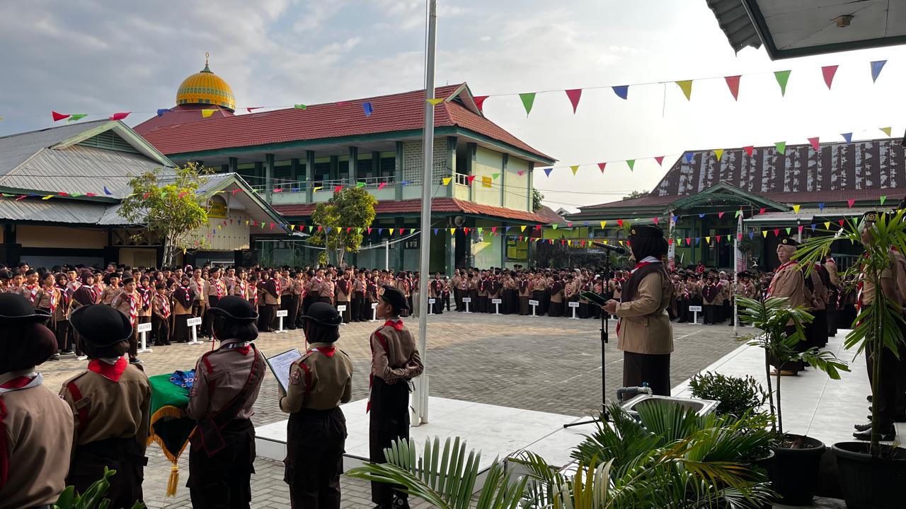 Ka.MTsN 1 Kota Bengkulu Pimpin Upacara Pelepasan Kontingen Pramuka Menuju Jambore Nasional 2026