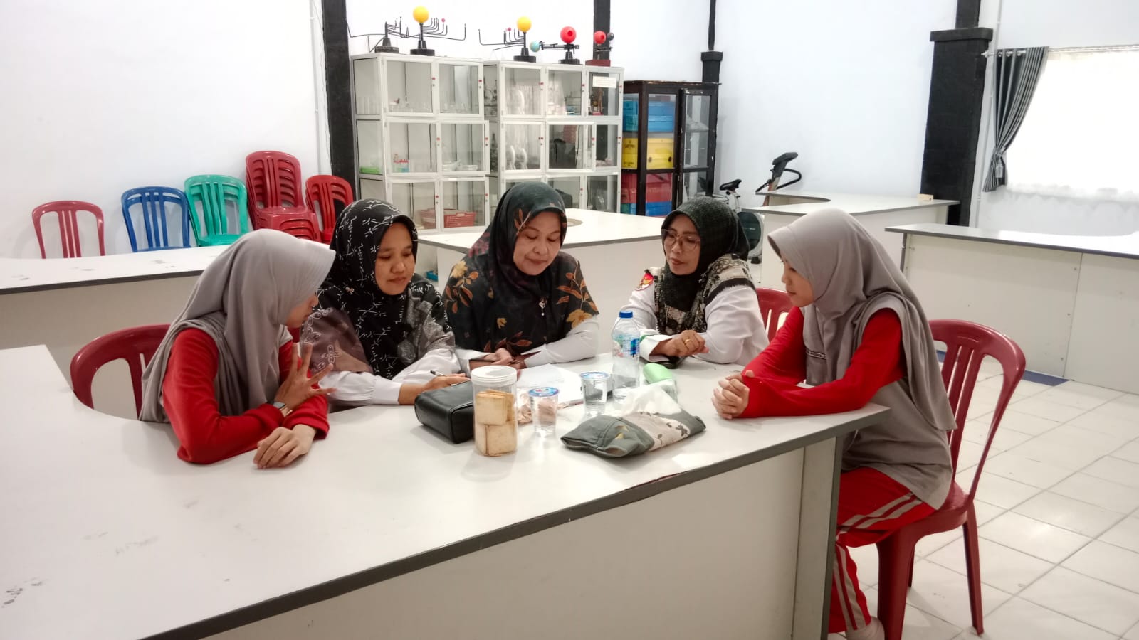 Jelang LCC HUT RI, Rumpun IPA dan TIK MTsN 1 Kota Bengkulu Matangkan Persiapan