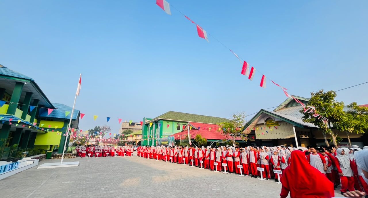 Semangat Merah Putih Membara, Siswa MTsN 1 Kota Bengkulu Antusias Ikuti Pembukaan Porseni Kemerdekaan