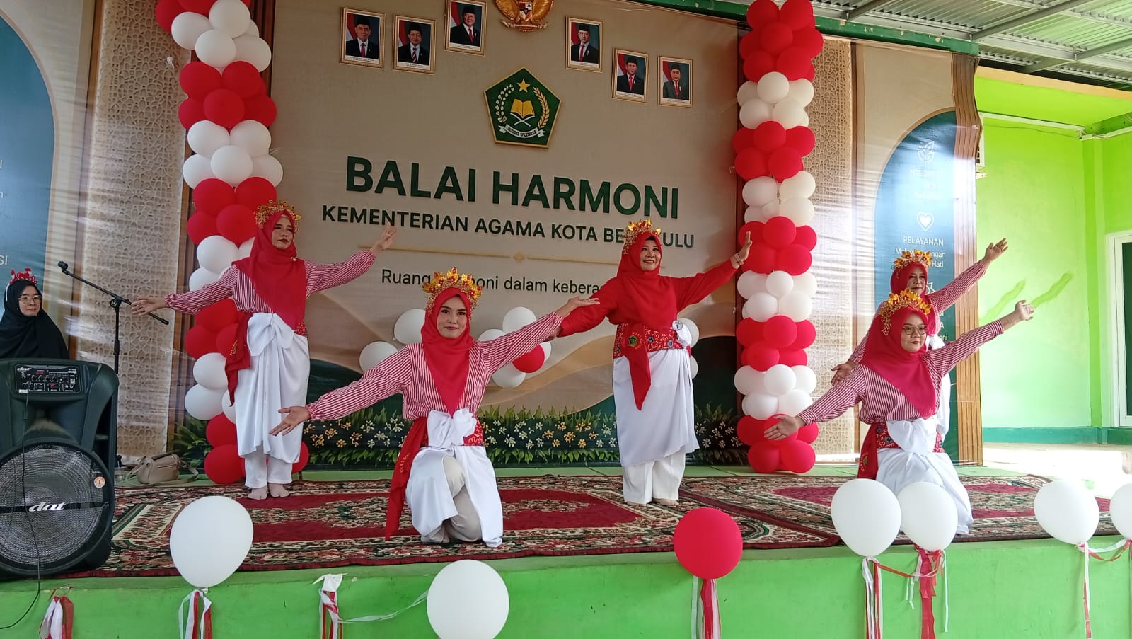 MTsN 1 Kota Bengkulu Tampil Memukau di Festival Tari Sapu Tangan Harmoni di Kemenag Kota Bengkulu