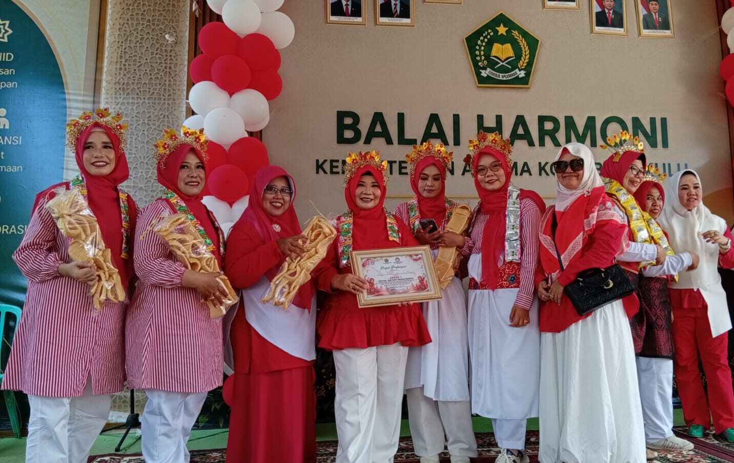 Gemilang di Panggung Kemenag Kota Bengkulu, MTsN 1 Raih Juara 1 Festival Tari Sapu Tangan Harmoni