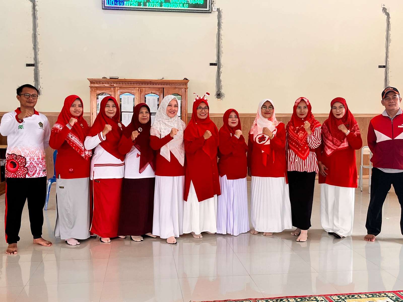 Guru Rumpun Bahasa MTsN 1 Kota Bengkulu Kompak Sukseskan Lomba Susun Kata