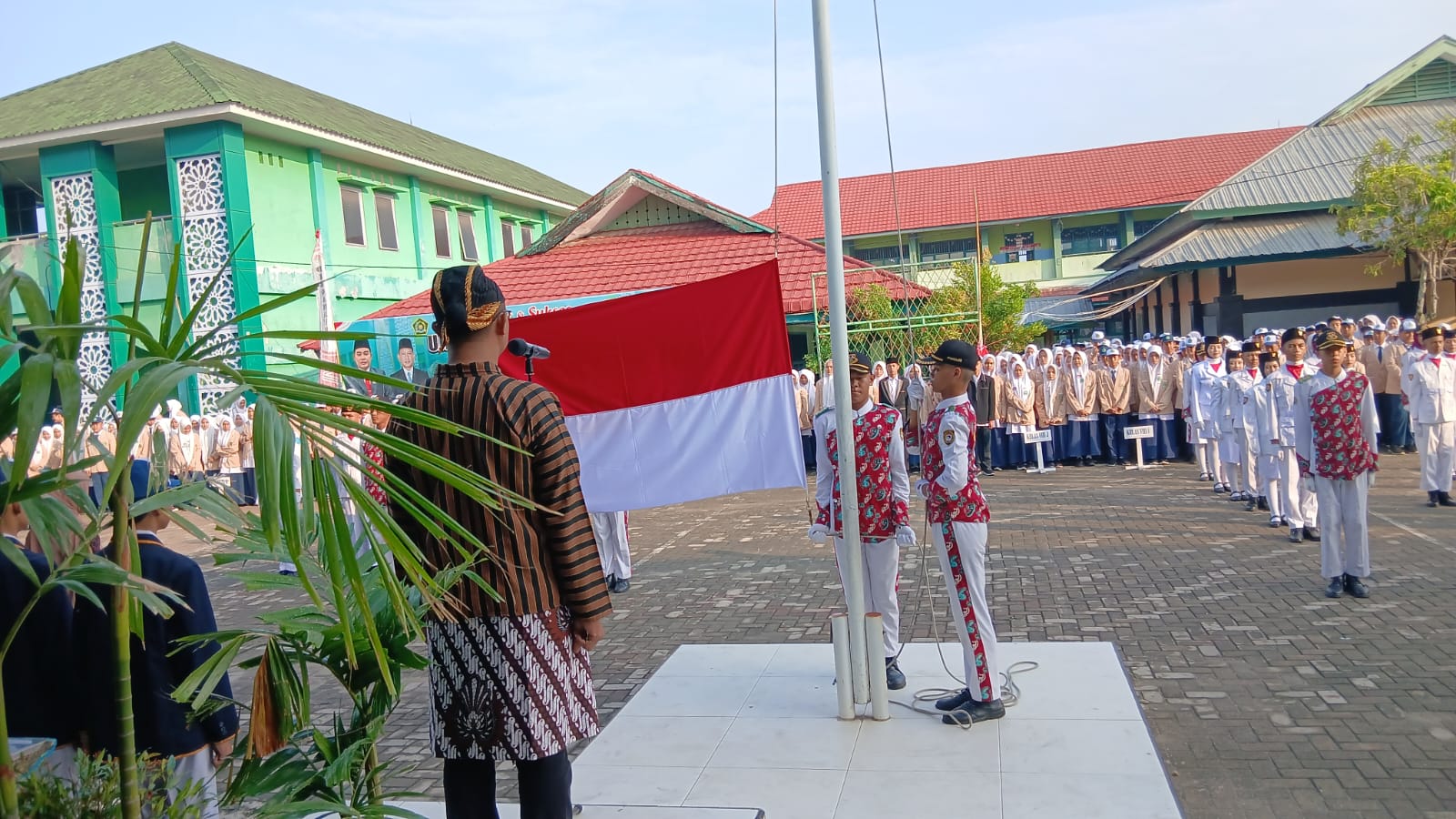 Penuh Khidmat, MTsN 1 Kota Bengkulu Gelar Upacara HUT RI ke-81