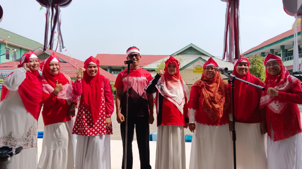 Rayakan HUT RI ke-81 Lewat Harmoni, Guru dan Staf TU MTsN 1 Kota Bengkulu Adu Bakat Paduan Suara