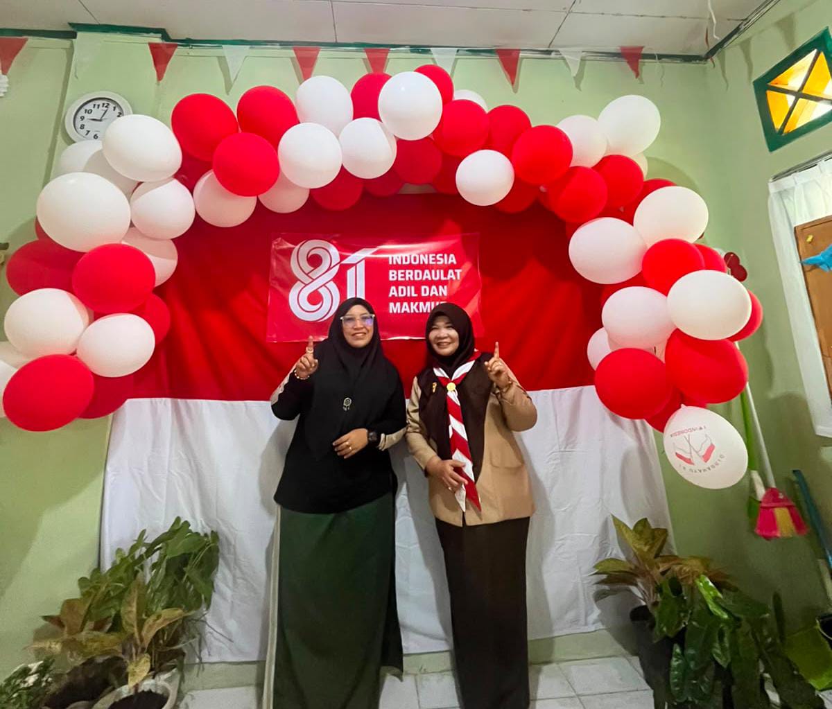 Kepala dan Ka.TU MTsN 1 Kota Bengkulu Tinjau Lomba Inovasi dan Kreativitas Kelas