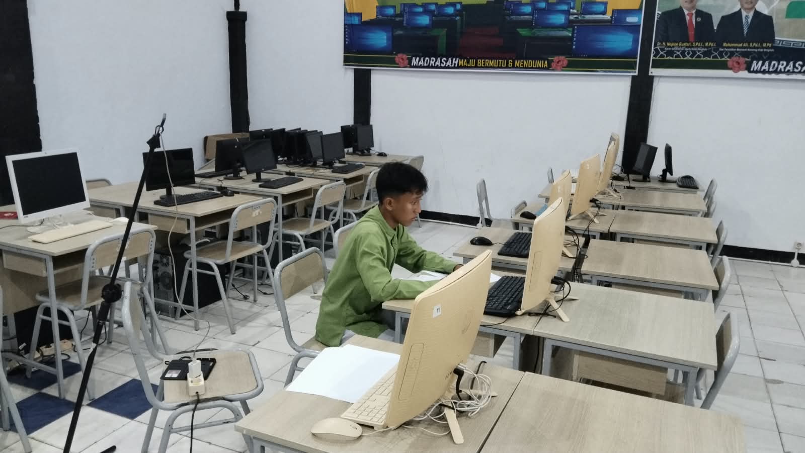 Mantapkan Langkah ke OSN Nasional, Fadhil Alfathir Siswa MTsN 1 Kota Bengkulu Jalani Uji Coba Matematika Secara Mandiri