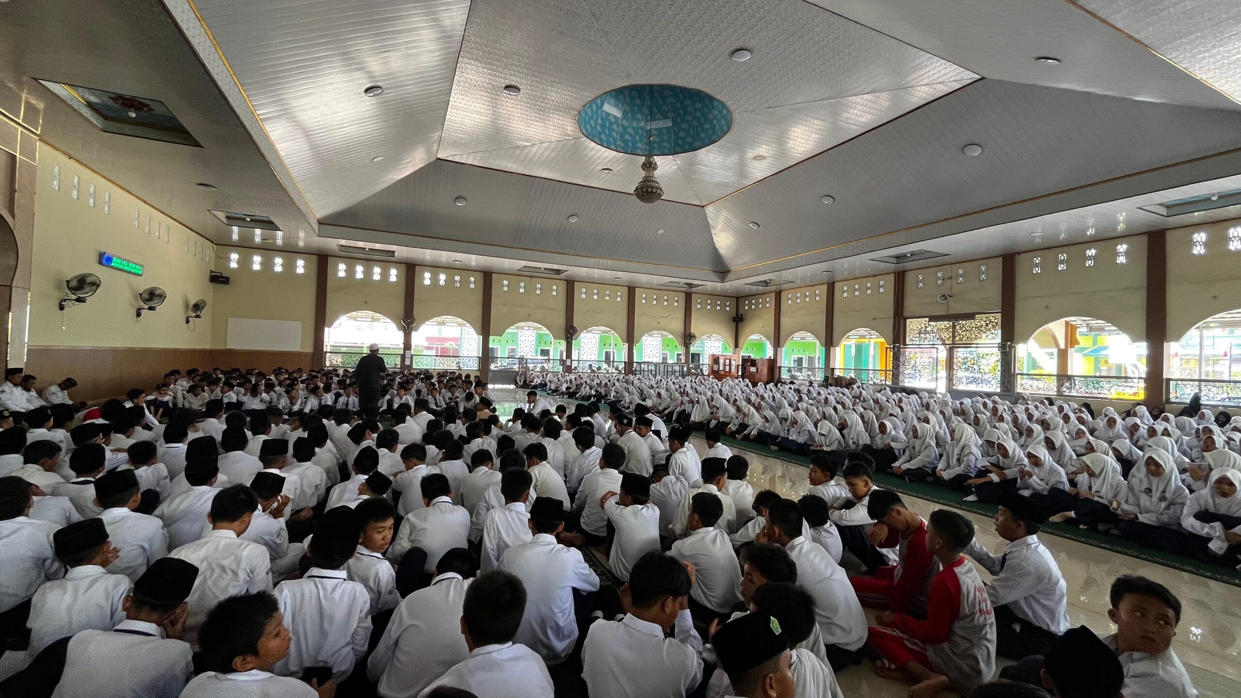 Antusias dan Khidmat, Siswa MTsN 1 Kota Bengkulu Ikuti Peringatan Maulid Nabi Muhammad SAW