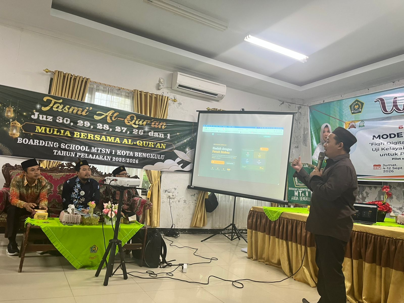 Perkuat Pembelajaran Fiqh Digital, Dosen Universitas Al-Falah As-Sunniyah Paparkan Aplikasi kepada Guru dan Siswa MTsN 1 Kota Bengkulu