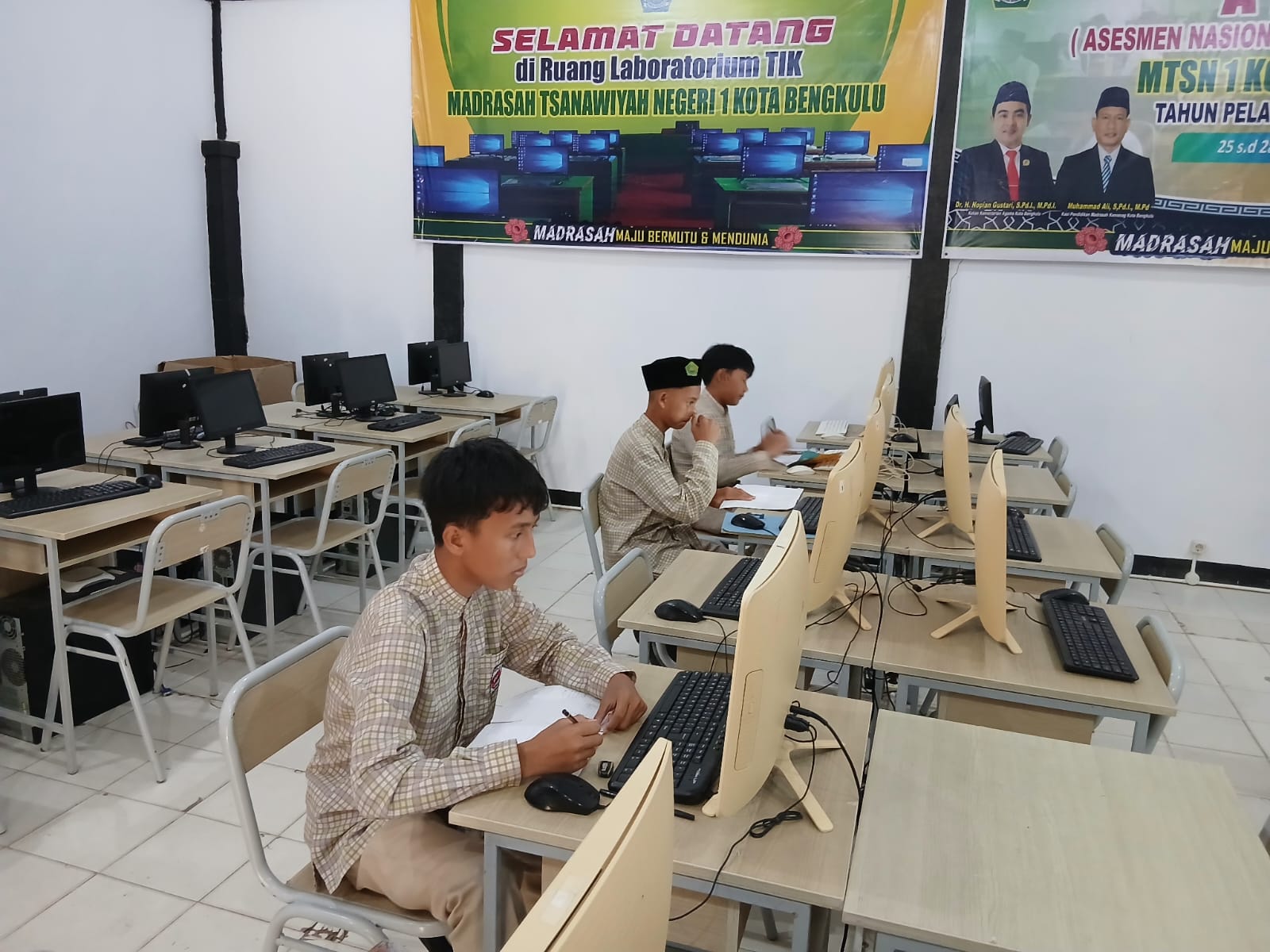 Konsentrasi Penuh: Siswa Bidang Matematika MTsN 1 Kota Bengkulu ikuti Uji Coba OMI 2026