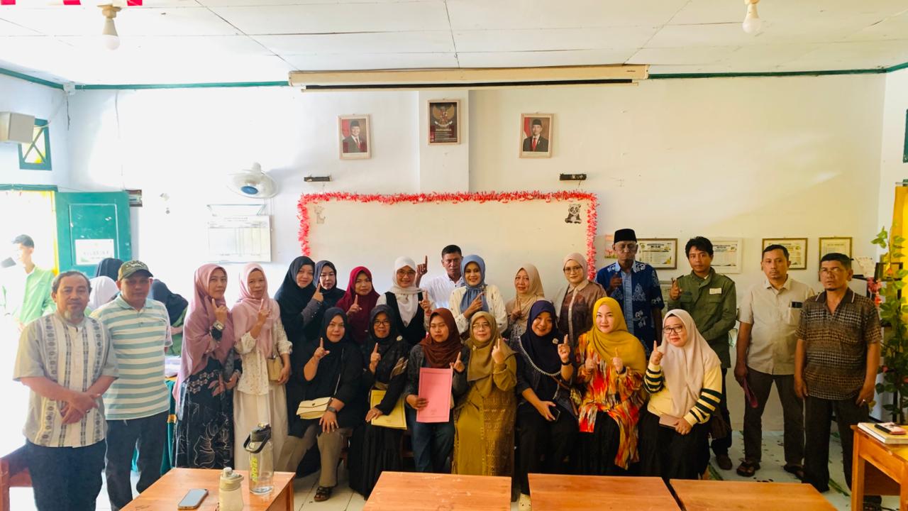 Antusias Orang Tua Terima Hasil Belajar, Kelas 9F MTsN 1 Kota Bengkulu Gelar Pembagian Rapor Bulanan