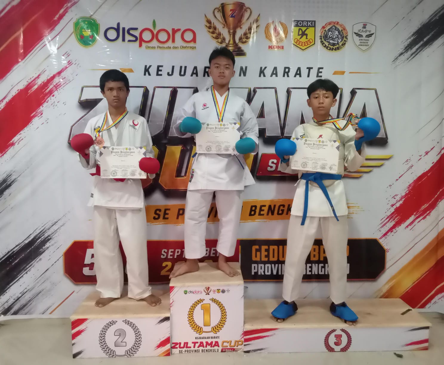 Ukir Prestasi di Arena Karate, Dua Siswa MTsN 1 Kota Bengkulu Raih Medali Piala Zultama 2026